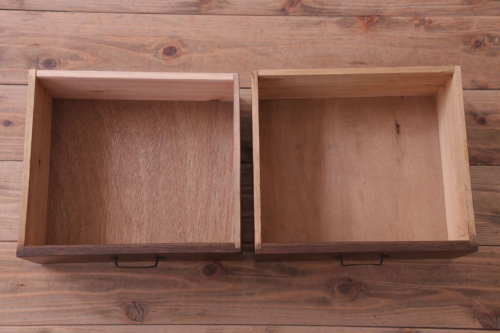 レトロ家具　昭和レトロ　おしゃれなデザインのアンティーク本箱(ブックケース)