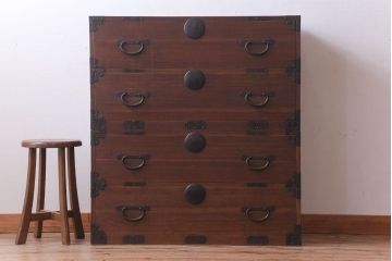 アンティーク家具　和製アンティーク　シンプルな丸金具の重ね桐箪笥(衣装箪笥、桐たんす)