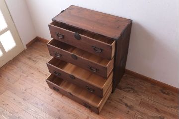 アンティーク家具　和製アンティーク　シンプルな丸金具の重ね桐箪笥(衣装箪笥、桐たんす)