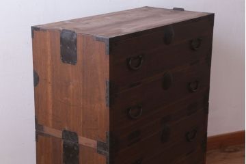 アンティーク家具　和製アンティーク　シンプルな丸金具の重ね桐箪笥(衣装箪笥、桐たんす)