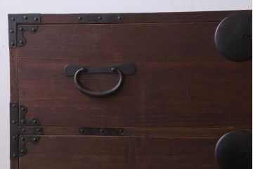 アンティーク家具　和製アンティーク　シンプルな丸金具の重ね桐箪笥(衣装箪笥、桐たんす)