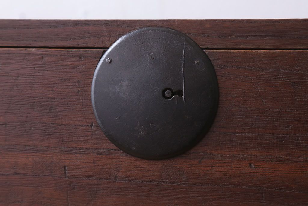 アンティーク家具　和製アンティーク　シンプルな丸金具の重ね桐箪笥(衣装箪笥、桐たんす)