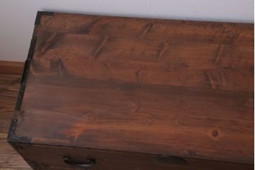 アンティーク家具　和製アンティーク　シンプルな丸金具の重ね桐箪笥(衣装箪笥、桐たんす)