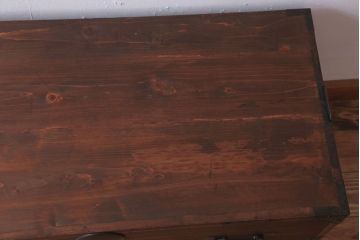 アンティーク家具　和製アンティーク　シンプルな丸金具の重ね桐箪笥(衣装箪笥、桐たんす)