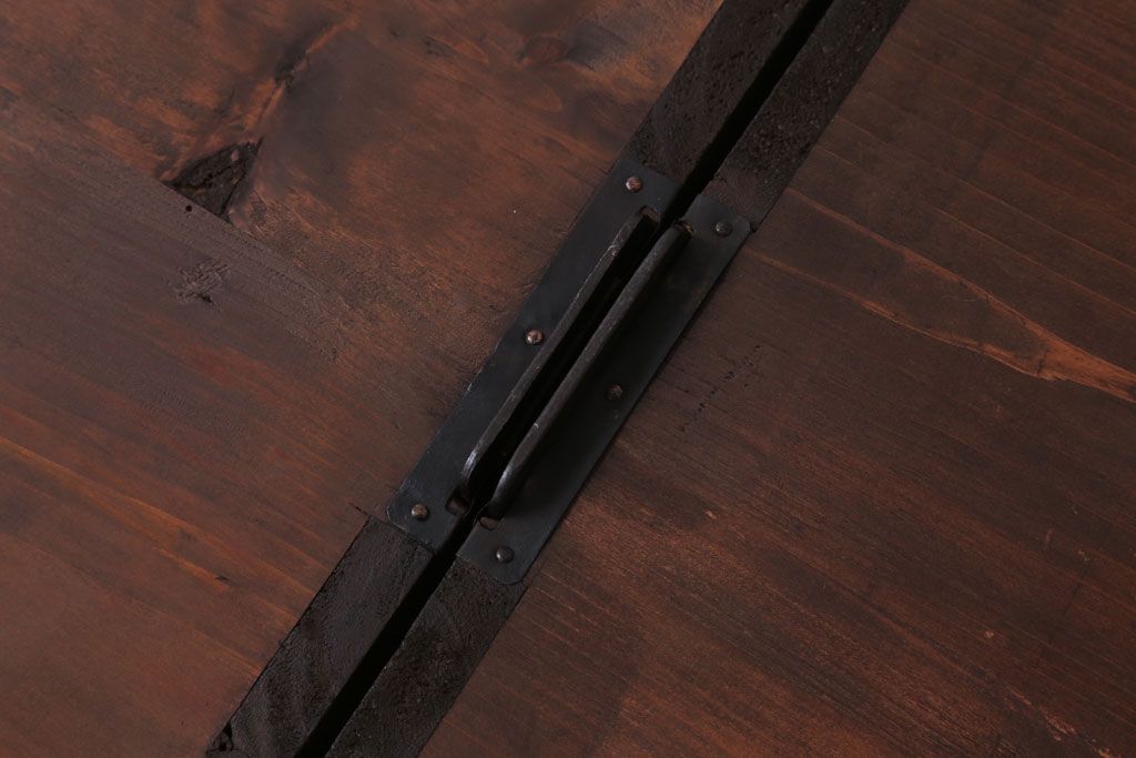 アンティーク家具　和製アンティーク　シンプルな丸金具の重ね桐箪笥(衣装箪笥、桐たんす)