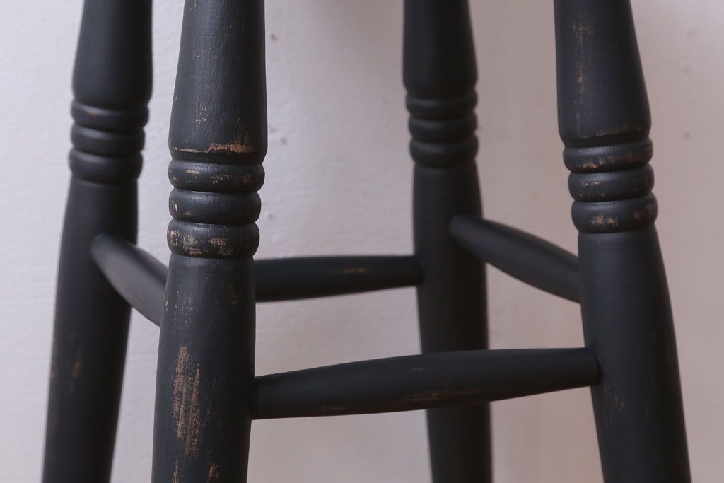 中古　背の高いブラックペイントスツール