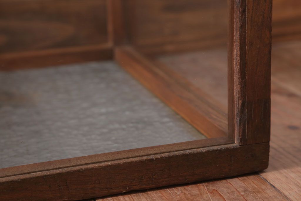 レトロ家具　昭和レトロ　古い木の小ぶりなガラスケース(ショーケース)