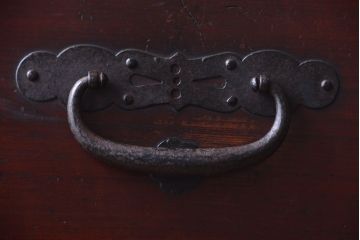 アンティーク家具　古民具・骨董　明治期　脚付き時代箪笥(衣装箪笥)