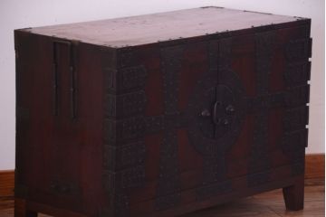 アンティーク家具　古民具・骨董　明治期　隠し付き!脚付き観音箪笥ローボード(衣装箪笥・時代箪笥)