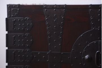 アンティーク家具　古民具・骨董　明治期　隠し付き!脚付き観音箪笥ローボード(衣装箪笥・時代箪笥)