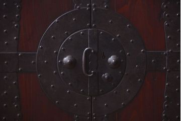 アンティーク家具　古民具・骨董　明治期　隠し付き!脚付き観音箪笥ローボード(衣装箪笥・時代箪笥)