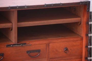 アンティーク家具　古民具・骨董　明治期　隠し付き!脚付き観音箪笥ローボード(衣装箪笥・時代箪笥)