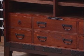 アンティーク家具　古民具・骨董　明治期　隠し付き!脚付き観音箪笥ローボード(衣装箪笥・時代箪笥)