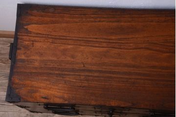 アンティーク家具　古民具・骨董　金具が上等な和製アンティーク衣装箪笥ローボード(時代箪笥)