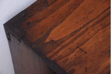 アンティーク家具　古民具・骨董　金具が上等な和製アンティーク衣装箪笥ローボード(時代箪笥)