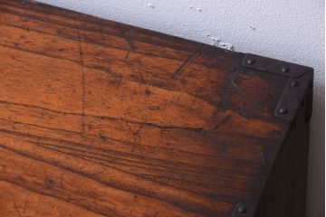 アンティーク家具　古民具・骨董　金具が上等な和製アンティーク衣装箪笥ローボード(時代箪笥)