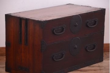 アンティーク家具　古民具・骨董　金具が上等な和製アンティーク衣装箪笥ローボード(時代箪笥)