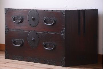 アンティーク家具　古民具・骨董　金具が上等な和製アンティーク衣装箪笥ローボード(時代箪笥)