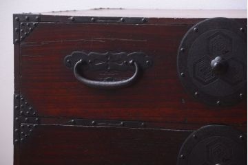 アンティーク家具　古民具・骨董　金具が上等な和製アンティーク衣装箪笥ローボード(時代箪笥)