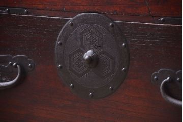 アンティーク家具　古民具・骨董　金具が上等な和製アンティーク衣装箪笥ローボード(時代箪笥)