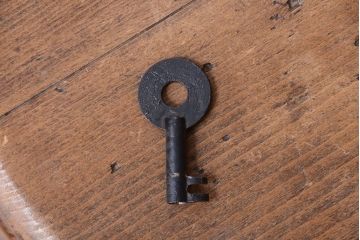 アンティーク家具　古民具・骨董　明治期　総桐材!隠し付き観音箪笥ローボード(衣装箪笥・時代箪笥)