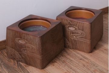 アンティーク雑貨　昭和中期　水蛇籠彫魚籠型　桑縁桐火鉢一対(1)