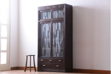 アンティーク家具　和製アンティーク　デザインガラス入り!引き出し付きの古い収納棚(戸棚)