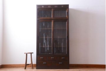 アンティーク家具　和製アンティーク　デザインガラス入り!引き出し付きの古い収納棚(戸棚)