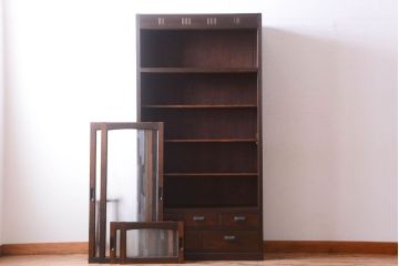アンティーク家具　和製アンティーク　デザインガラス入り!引き出し付きの古い収納棚(戸棚)