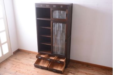 アンティーク家具　和製アンティーク　デザインガラス入り!引き出し付きの古い収納棚(戸棚)