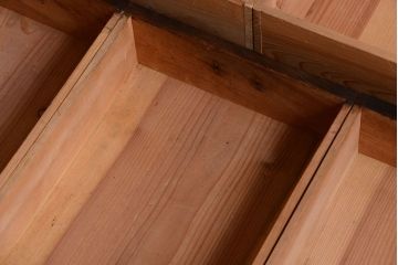 アンティーク家具　和製アンティーク　デザインガラス入り!引き出し付きの古い収納棚(戸棚)