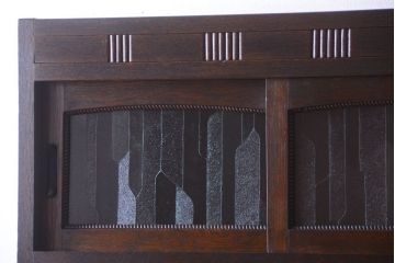 アンティーク家具　和製アンティーク　デザインガラス入り!引き出し付きの古い収納棚(戸棚)