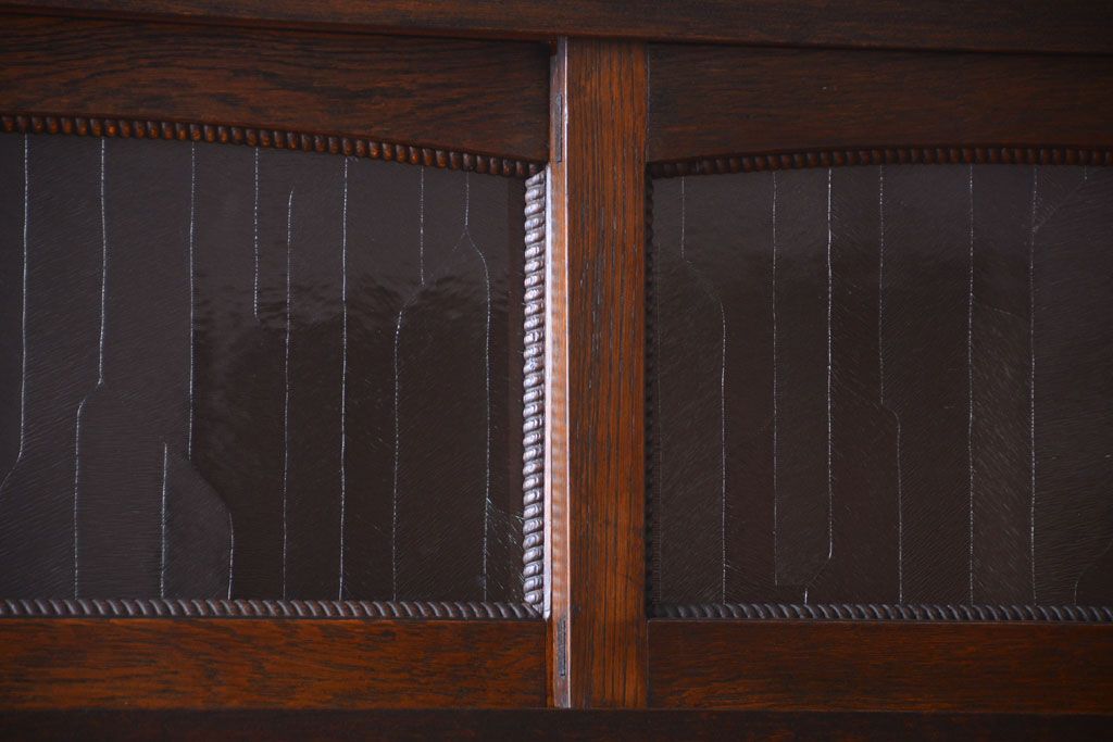 アンティーク家具　和製アンティーク　デザインガラス入り!引き出し付きの古い収納棚(戸棚)