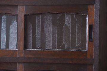 アンティーク家具　和製アンティーク　デザインガラス入り!引き出し付きの古い収納棚(戸棚)