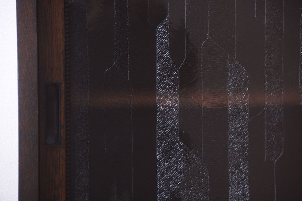 アンティーク家具　和製アンティーク　デザインガラス入り!引き出し付きの古い収納棚(戸棚)