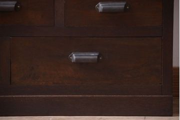 アンティーク家具　和製アンティーク　デザインガラス入り!引き出し付きの古い収納棚(戸棚)