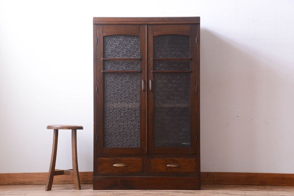 アンティーク家具　和製アンティーク　ダイヤガラス入り!古い木の小ぶりな引き出し付き本箱