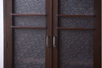 アンティーク家具　和製アンティーク　ダイヤガラス入り!古い木の小ぶりな引き出し付き本箱