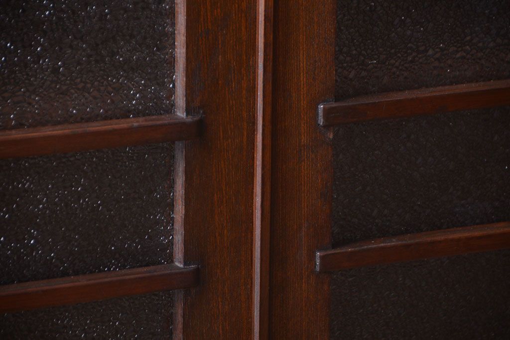 アンティーク家具　和製アンティーク　ダイヤガラス入り!古い木の小ぶりな引き出し付き本箱