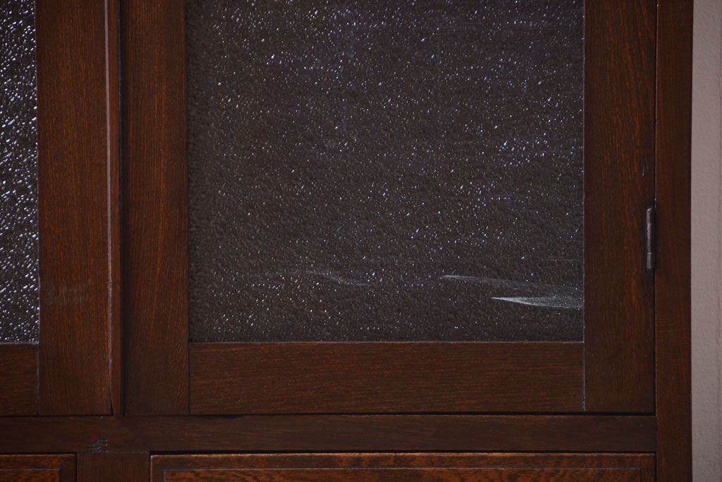 アンティーク家具　和製アンティーク　ダイヤガラス入り!古い木の小ぶりな引き出し付き本箱