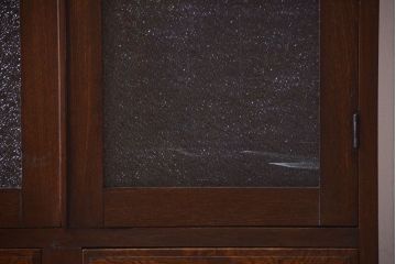 アンティーク家具　和製アンティーク　ダイヤガラス入り!古い木の小ぶりな引き出し付き本箱