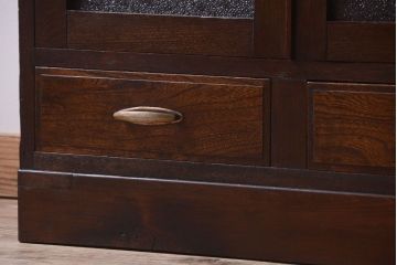 アンティーク家具　和製アンティーク　ダイヤガラス入り!古い木の小ぶりな引き出し付き本箱