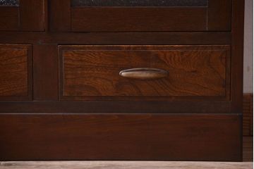 アンティーク家具　和製アンティーク　ダイヤガラス入り!古い木の小ぶりな引き出し付き本箱