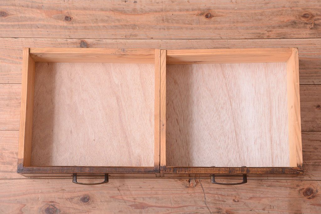 アンティーク家具　和製アンティーク　ダイヤガラス入り!古い木の小ぶりな引き出し付き本箱