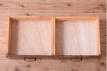 アンティーク家具　和製アンティーク　ダイヤガラス入り!古い木の小ぶりな引き出し付き本箱