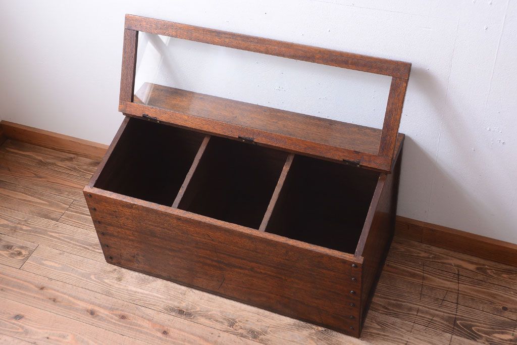 和製アンティーク　ガラス窓付き!古い木の収納箱