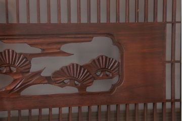 古民具・骨董　松に鷹　古い木のガラス書院欄間(明かり取り)