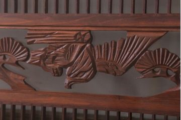 古民具・骨董　松に鷹　古い木のガラス書院欄間(明かり取り)