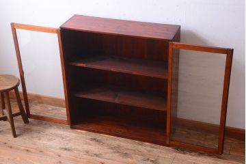 アンティーク家具　和製アンティーク　古い木製のシンプルな本箱(ブックケース)