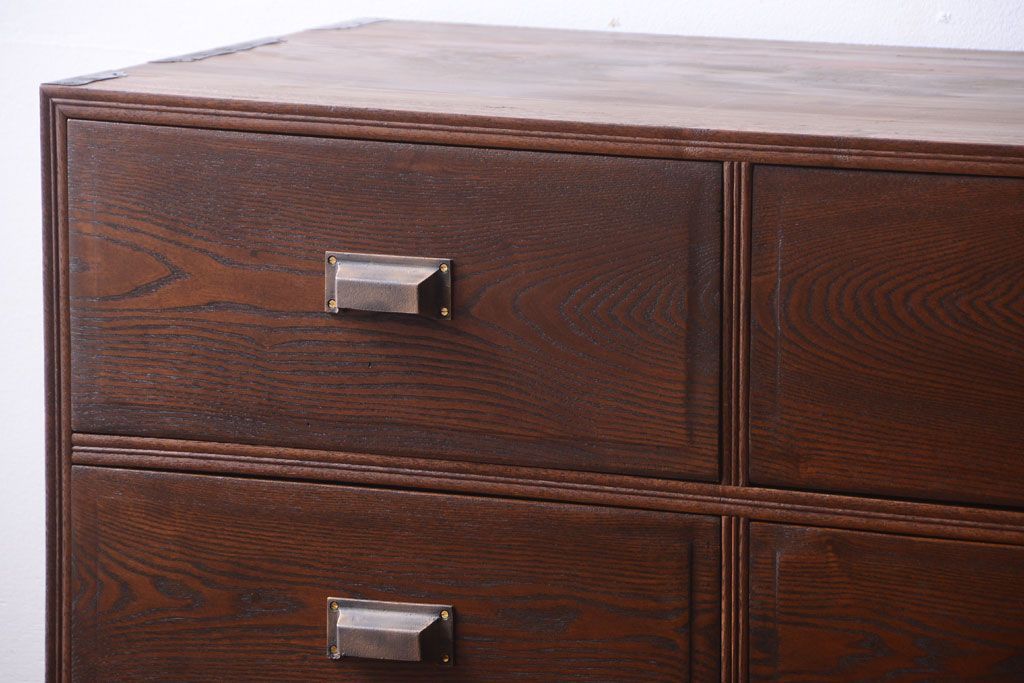 アンティーク家具　アンティーク　大正〜昭和期　前面欅材!シンプルシックな8杯チェスト